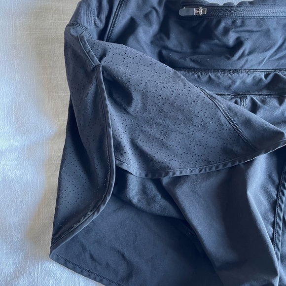 Lululemon - Women’s running shorts - 8 - Picture 4 of 6